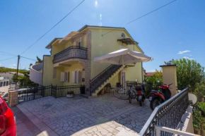 Apartments in Selce 39140